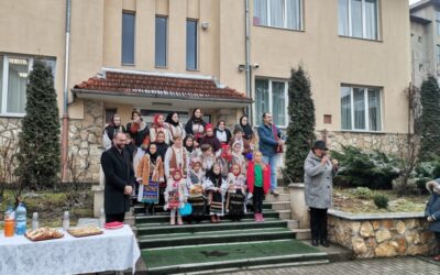 Elevii de la Colegiul Ortodox „Mitropolitul Nicolae Colan”, familiarizați cu tradițiile și obiceiurile populare de iarnă