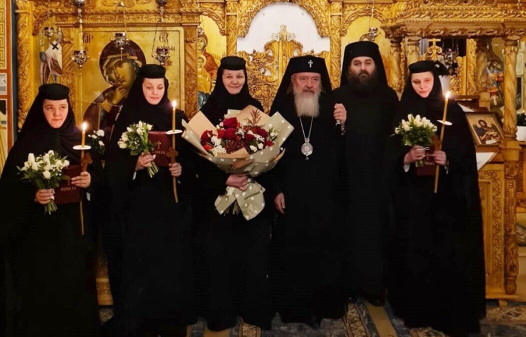 Mitropolitul Clujului a tuns în monahism trei maici de la Mănăstirea Cormaia