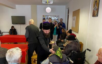 Episcopul-vicar Benedict i-a binecuvântat pe vârstnicii din Centrul rezidențial de la Cușma şi a vizitat Cantina socială din Bistriţa