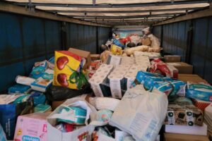 Parohia „Sf. Ap. Petru și Pavel” din Mănăștur a trimis un camion cu produse necesare, în Ucraina