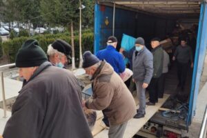 Parohia „Sf. Ap. Petru și Pavel” din Mănăștur a trimis un camion cu produse necesare, în Ucraina