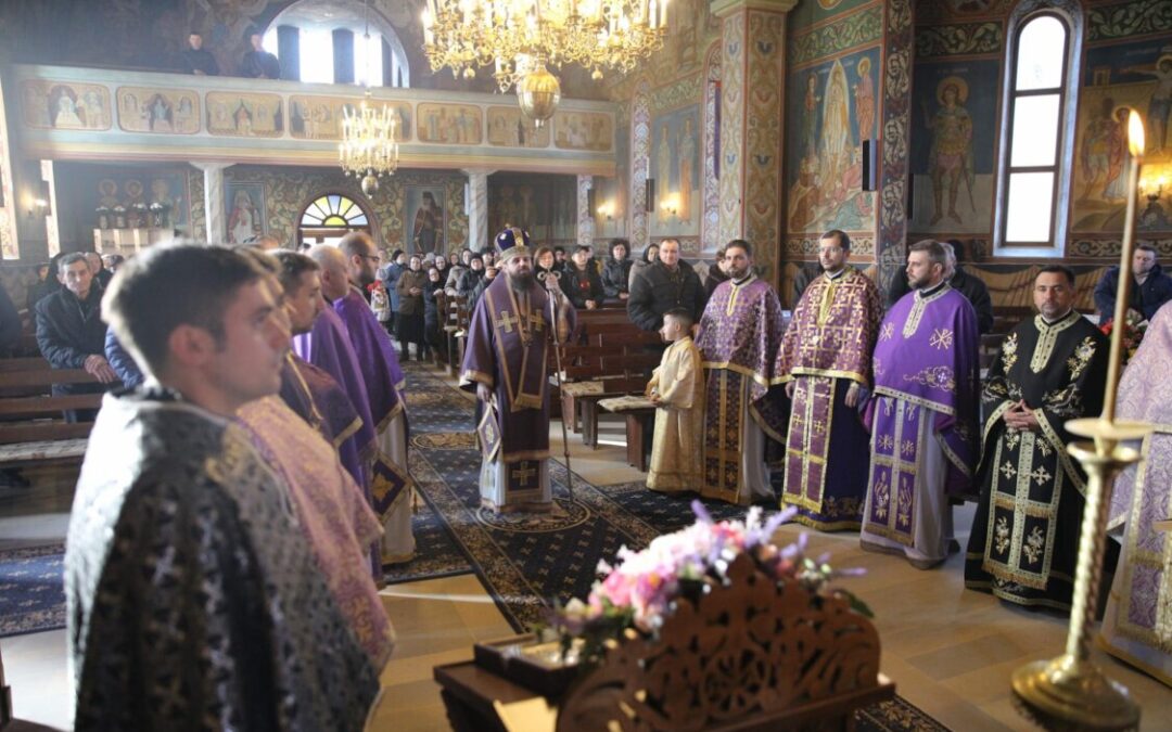 Liturghia Darurilor mai înainte sfințite la Biserica „Sf. Arh. Mihail și Gavriil” din Cătina