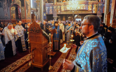 PS Benedict a oficiat Denia Imnului Acatist la Biserica „Sf. Ap. Petru, Pavel și Andrei” din Bistrița