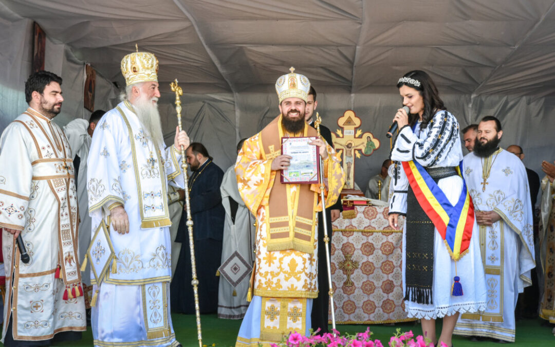 Doi arhierei au slujit la Ciumarca comunei Godeanu | PS Benedict Bistrițeanul, cetățean de onoare al comunei Godeanu