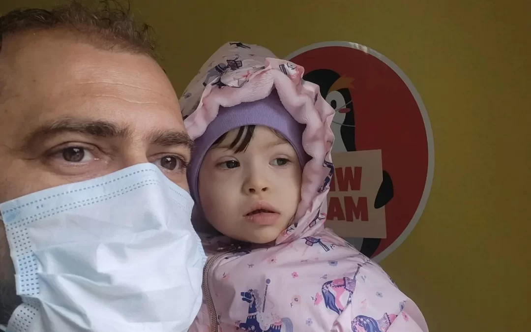 Nevoie de sprijin pentru Irene, fiica Arhidiaconului Mihail Bucă: fetița se confruntă cu o boală gravă