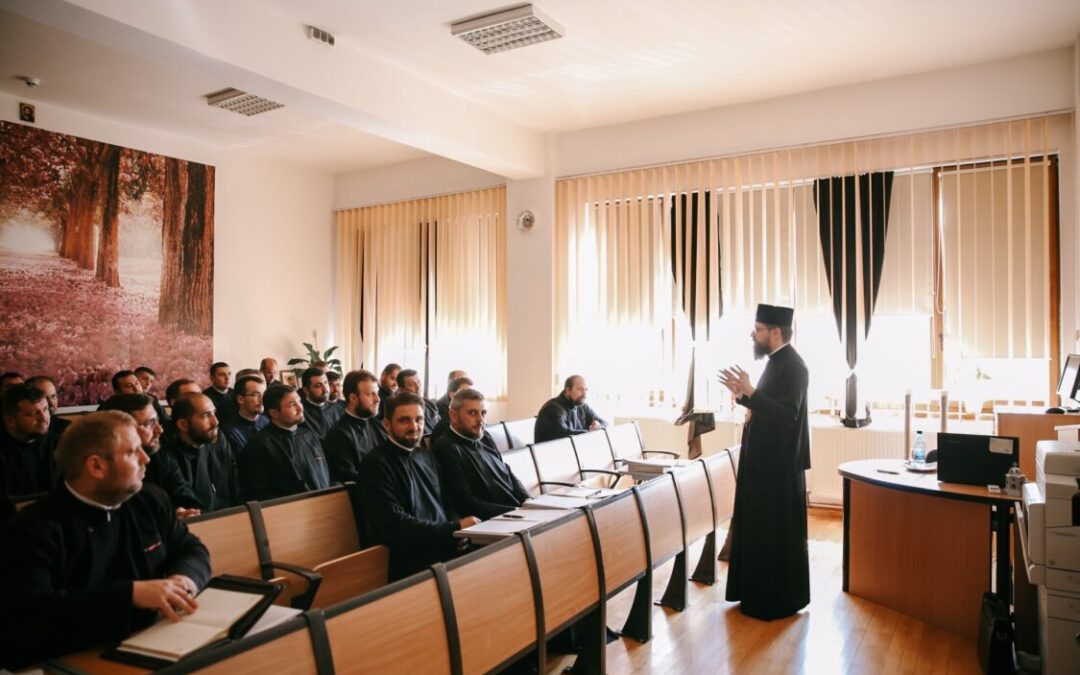 În Mitropolia Clujului, Maramureșului și Sălajului au debutat cursurile pentru obținerea gradelor profesionale în preoție