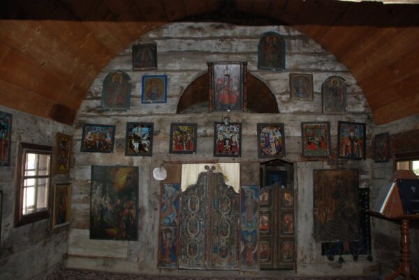 Prețiosul monument istoric de lemn al Mănăstirii clujene Nicula