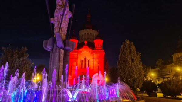 Catedrala Mitropolitană din Cluj-Napoca a fost iluminată în roșu | Boala Duchenne