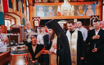 Episcopul-vicar Benedict a sfințit noul clopot al bisericii din Valea Ungurașului