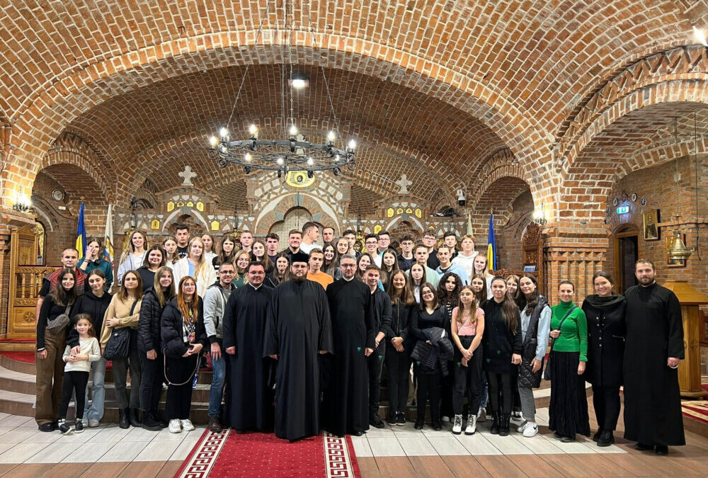 Tineri voluntari din județul Bistrița-Năsăud în pelerinaj prin Maramureșul istoric