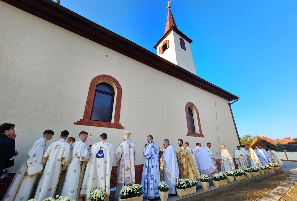 Resfințirea bisericii parohiale din localitatea bistrițeană Mărișelu