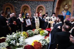 Şase ani fără Arhiepiscopul Justinian - Sfânta Liturghie Arhierească şi slujba de pomenire