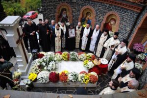 Şase ani fără Arhiepiscopul Justinian - Sfânta Liturghie Arhierească şi slujba de pomenire