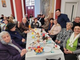Persoanele vârstnice, sărbătorite la parohia ortodoxă „Sf. Ap. Petru și Pavel” Mănăștur