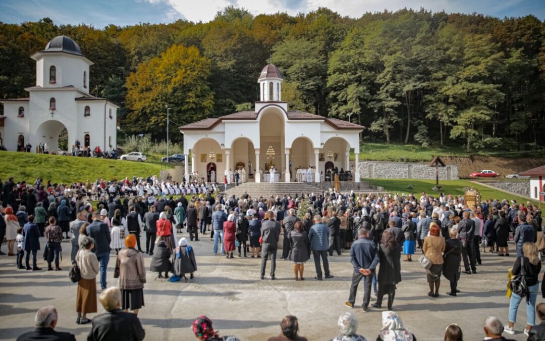 Hramul Mănăstirii „Acoperământul Maicii Domnului” de la Florești  | Vizită arhierească în tabăra de la Mărișel