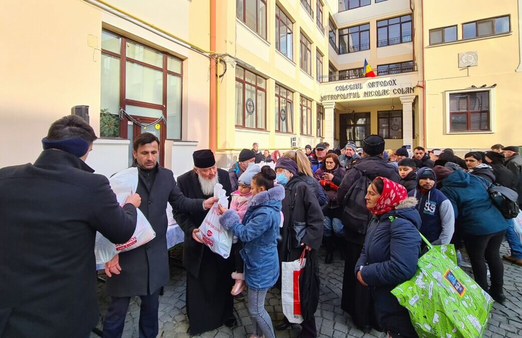 750 de pachete de Crăciun, oferite persoanelor nevoiașe aflate în evidența Sectorului social-filantropic al Arhiepiscopiei Clujului