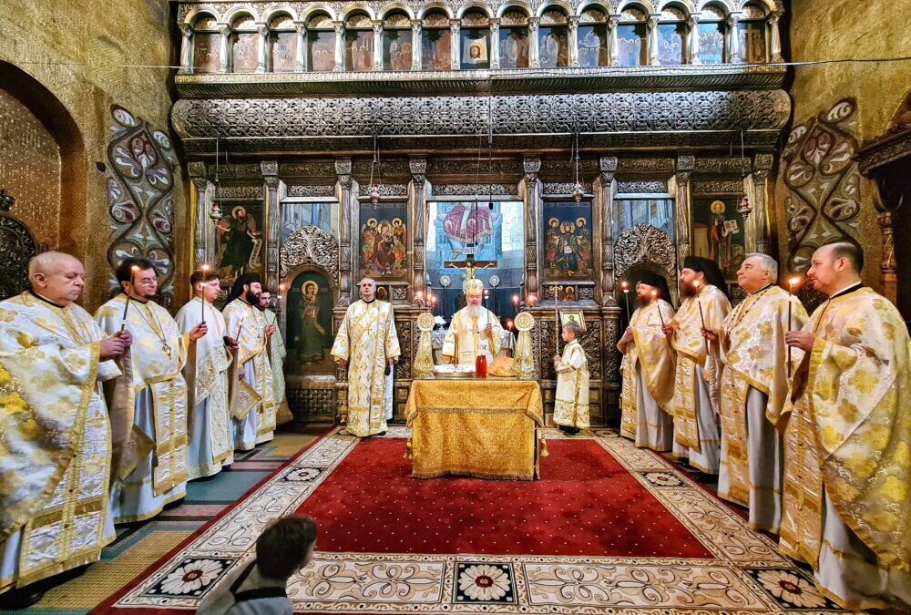 Episcopul Nicolae Ivan și Mitropolitul Bartolomeu Anania, pomeniți la Catedrala Mitropolitană