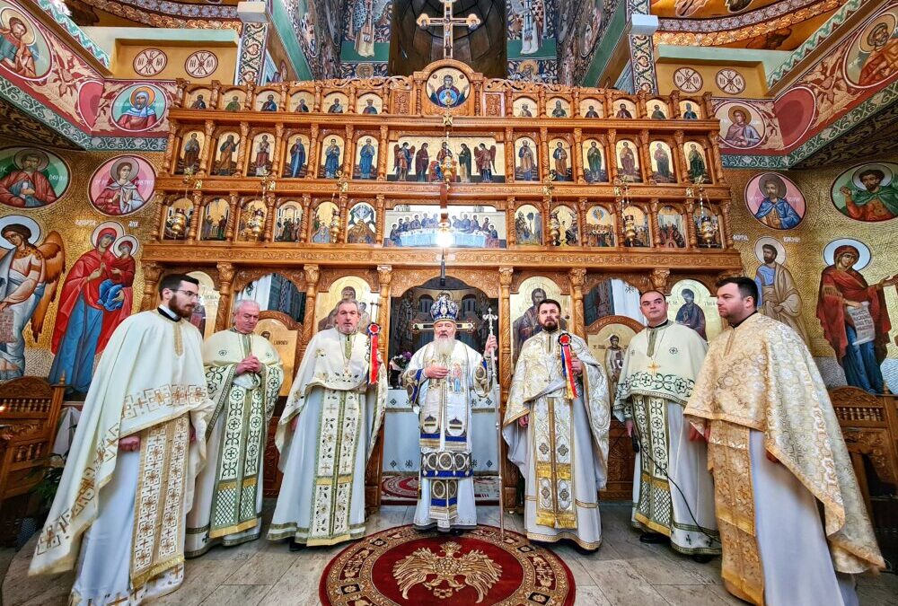Slujire arhierească la Biserica „Sf. Ap. Toma” din Cluj-Napoca și spectacol folcloric caritabil