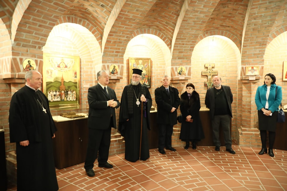 „Chipuri din veac în veci” – expoziţie  de icoane vechi şi noi dedicată Duminicii Ortodoxiei