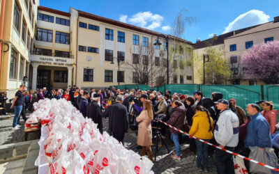 750 de pachete de Paști, oferite persoanelor nevoiașe aflate în evidența Sectorului social-filantropic al Arhiepiscopiei Clujului