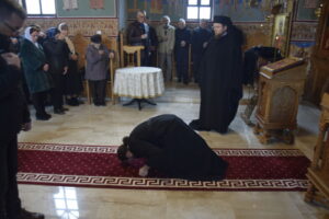 (FOTO) Dumnezeiasca Liturghie și Tundere în monahism la Mânăstirea „Sfânta Treime” Soporu de Câmpie