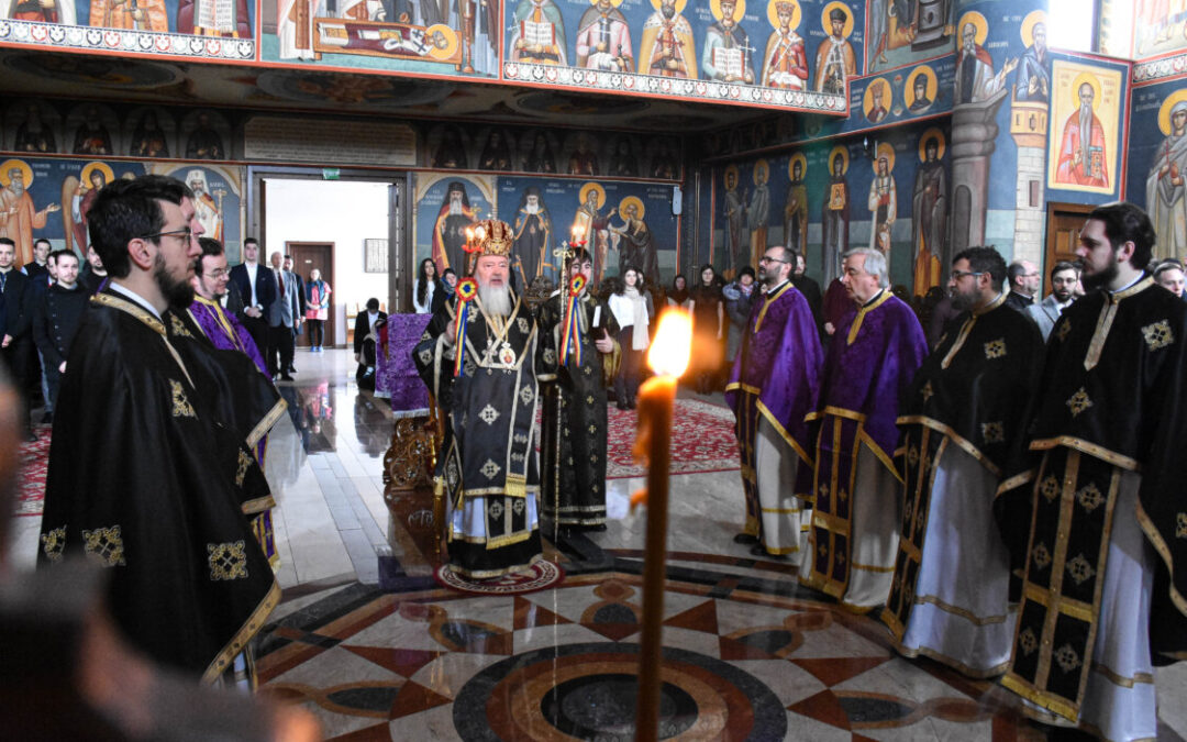 Mitropolitul Andrei a oficiat Liturghia Darurilor la Paraclisul Facultății de Teologie Ortodoxă din Cluj-Napoca