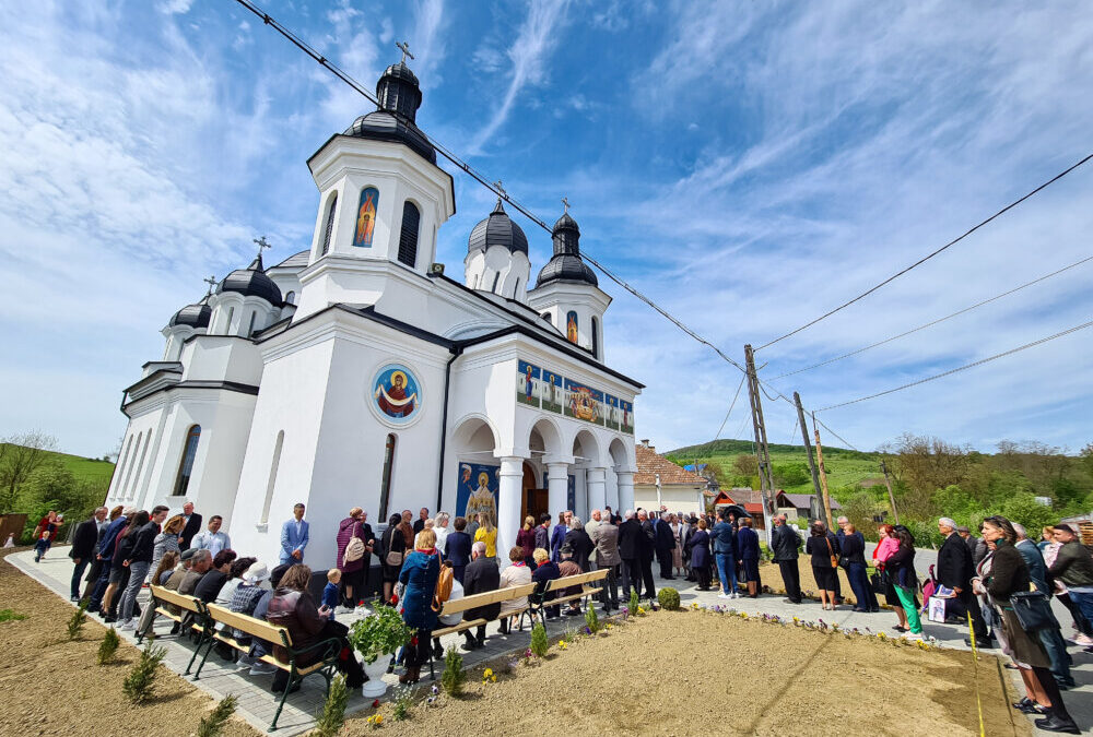 Binecuvântarea lucrărilor de renovare efectuate la Biserica „Sfânta Treime” din Bobâlna