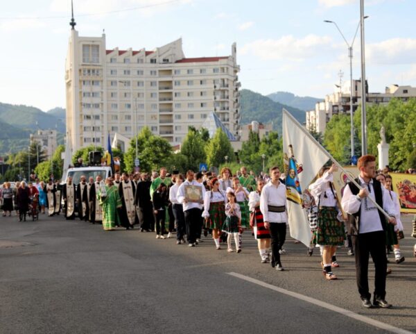 Vecernia plecării genunchilor şi procesiunea de Rusalii la Baia Mare
