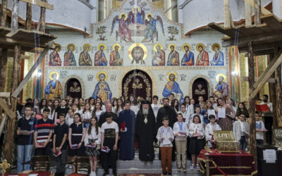 Lansare de carte la Parohia „Sf. Ap. Petru și Pavel” din Mănăștur. Parohia a premiat 100 de elevi cu media 10
