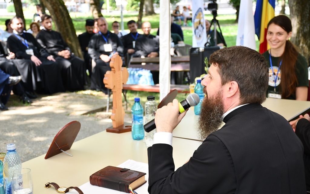 (VIDEO) „Domnul are treabă cu voi!” – conferința Preasfințitului Benedict Bistrițeanul, la ITO Banatul de Munt