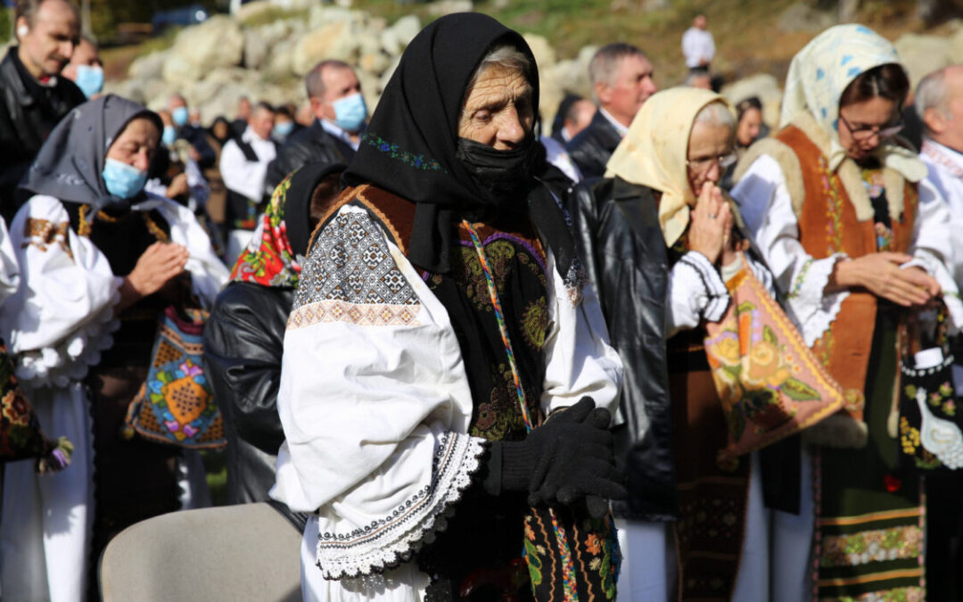 Înlăuntrul durerii, se ascunde mai multă dragoste decât în dragostea firească. Căci, dacă suferi pentru celălalt, îl iubeşti puţin mai mult | Sfântul Paisie Aghioritul