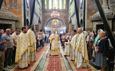 Slujire arhierească la Catedrala Mitropolitană din Cluj-Napoca, în Duminica a 13-a după Rusalii