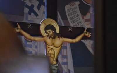 Sfânta Cruce leagă cerul și pământul | Patriarhul Daniel
