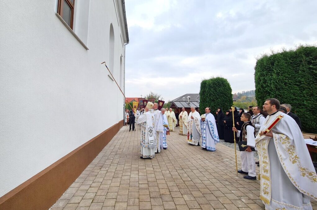 Resfințirea Bisericii „Sfinţii Arhangheli Mihail şi Gavriil” din Tiha Bârgăului și binecuvântarea capelei mortuare din localitate