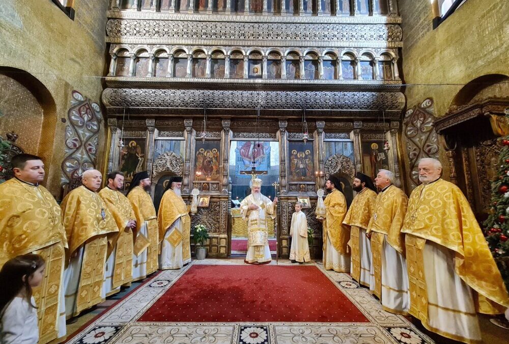 Praznicul Nașterii Domnului, la Catedrala Mitropolitană din Cluj-Napoca | IPS Andrei: „Apogeul sărbătorii Crăciunului constă tocmai în participarea la Liturghie și la Sfânta Împărtășanie”