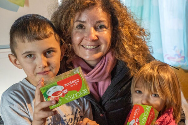 Ghetuțele Bucuriei: 190 de copii au primit cadouri împachetate de alți copii