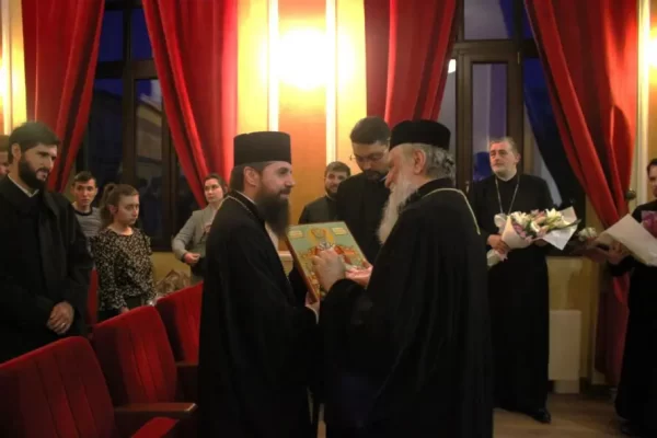 PS Benedict Bistrițeanul către studenții teologi din Craiova: Biserica Ortodoxă este Biserica Părinților