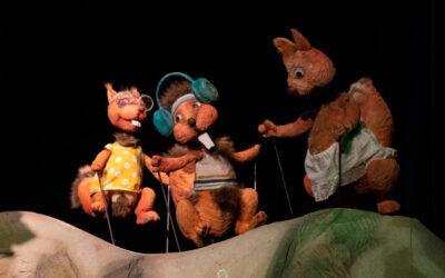 Spectacolul „Povestea celor trei veverițe” revine pe scena Teatrului „Puck”