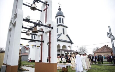Liturghie arhierească și sfințirea noii clopotnițe a Bisericii Ortodoxe din Jucu Gară