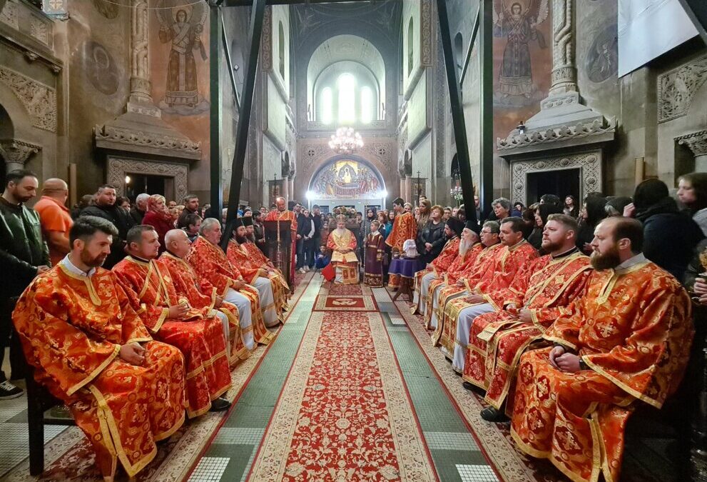 IPS Andrei a sâvârșit Liturghia din Joia Mare și rânduiala spălării picioarelor la Catedrala Mitropolitană din Cluj-Napoca