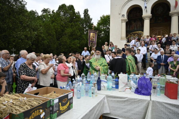 Sărbătoarea hramului în Parohia „Pogorârea Sfântului Duh” din Cluj-Napoca