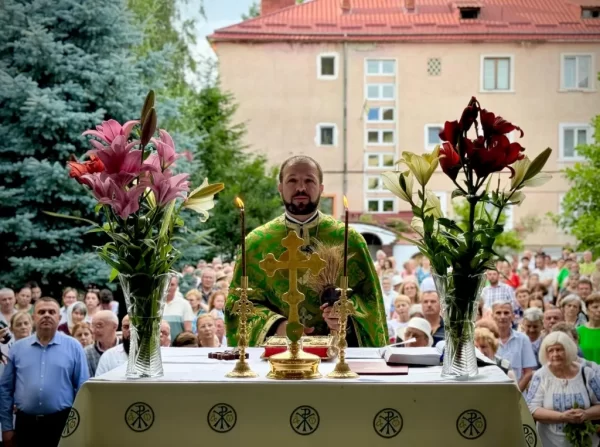 Procesiune de Rusalii și Vecernia plecării genunchilor la Dej