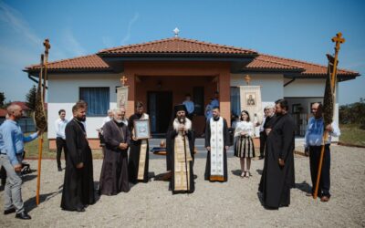 Liturghie arhierească și binecuvântarea noii case parohiale din localitatea Mica