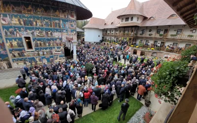 Brâul Maicii Domnului ajunge din nou în Suceava: Zile de pelerinaj la Sihăstria Râșcăi