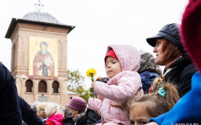 Bucură-te, făcătorule de mi­nuni, Sfinte Dimitrie!